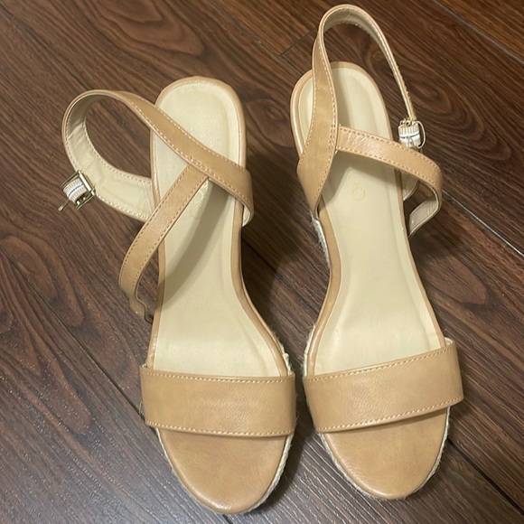 me Too Wedge Heels Tan Size 7.5 - Picture 2 of 8